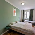 Flat In Zizkov With Free Underground Parking -501- アパート *
