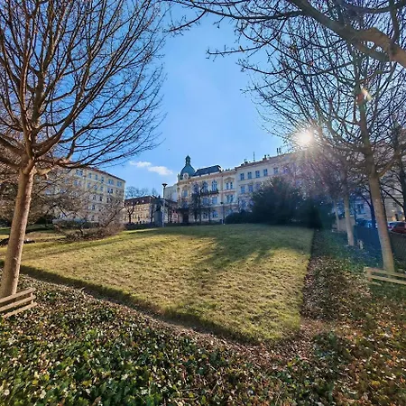 Apartment Flat In Zizkov With Free Underground Parking -501- Prag